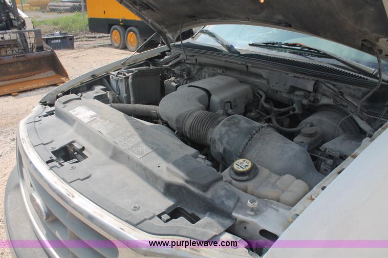 image for item C2794 2002 Ford F150 XLT SuperCab pickup truck