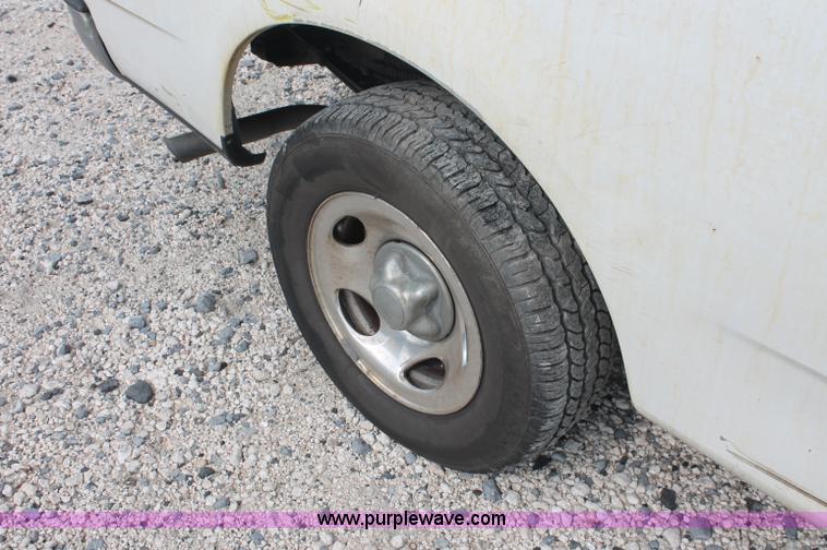 image for item C2794 2002 Ford F150 XLT SuperCab pickup truck