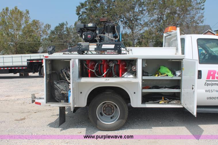 image for item C2795 2007 Ford F350 XL Super Duty service truck