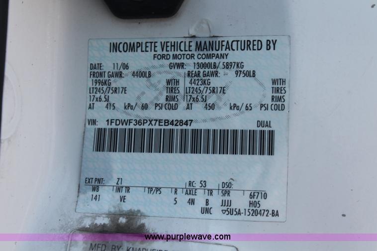 image for item C2795 2007 Ford F350 XL Super Duty service truck