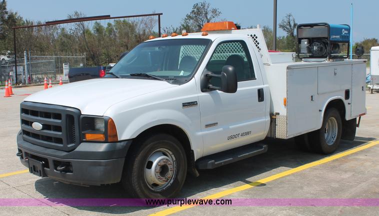 image for item C2796 2007 Ford F350 XL Super Duty service truck
