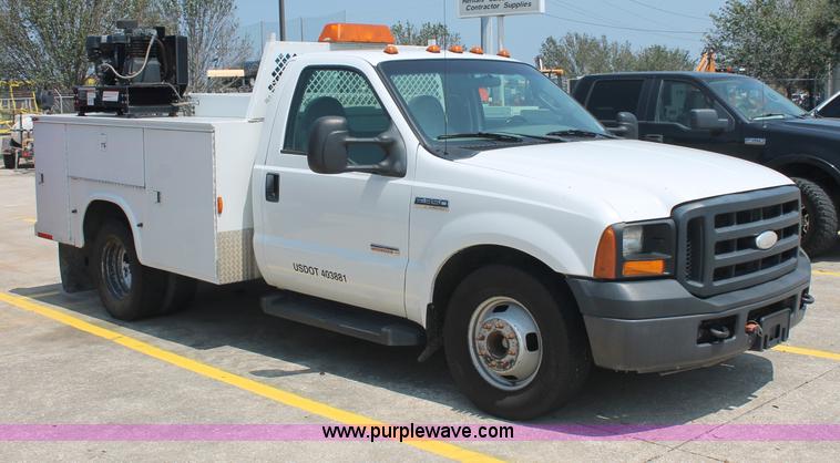 image for item C2796 2007 Ford F350 XL Super Duty service truck