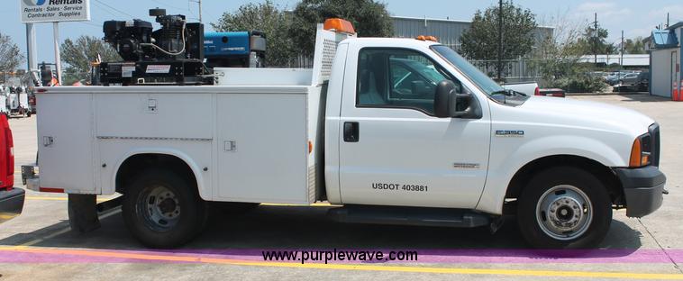 image for item C2796 2007 Ford F350 XL Super Duty service truck