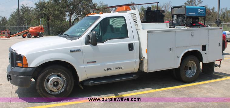 image for item C2796 2007 Ford F350 XL Super Duty service truck