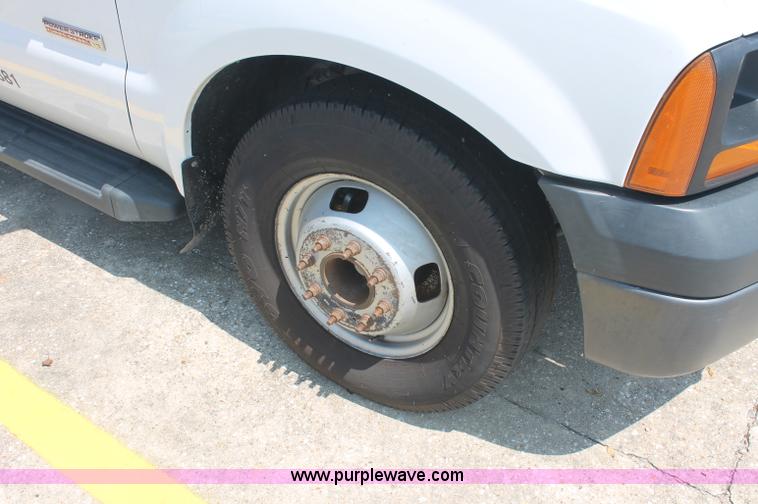 image for item C2796 2007 Ford F350 XL Super Duty service truck
