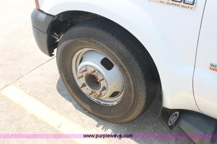 image for item C2796 2007 Ford F350 XL Super Duty service truck