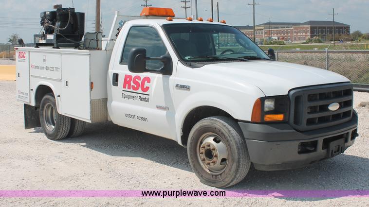 image for item C2797 2006 Ford F350 XL Super Duty service truck