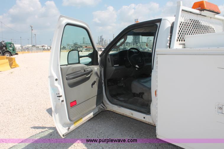 image for item C2797 2006 Ford F350 XL Super Duty service truck