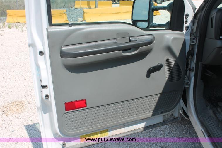 image for item C2797 2006 Ford F350 XL Super Duty service truck