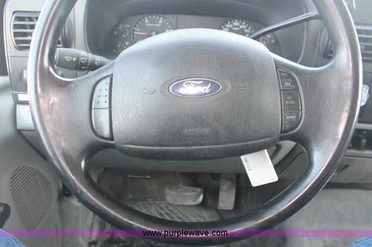 image for item C2797 2006 Ford F350 XL Super Duty service truck