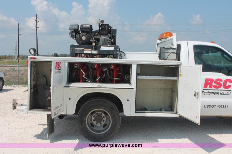 image for item C2797 2006 Ford F350 XL Super Duty service truck