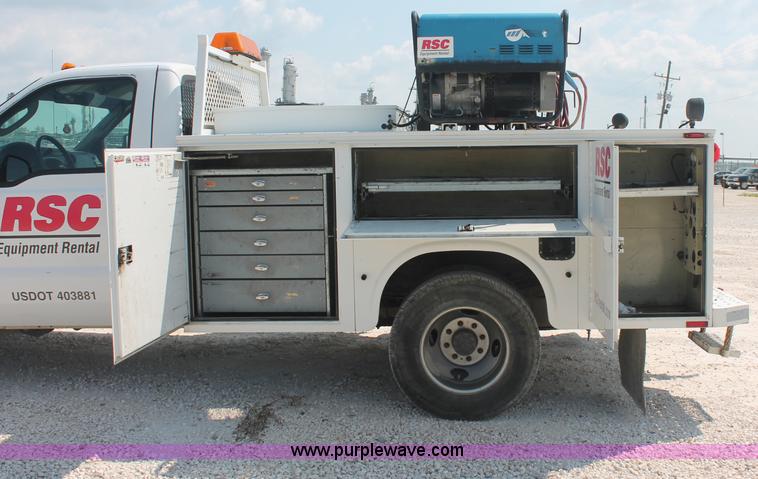 image for item C2797 2006 Ford F350 XL Super Duty service truck