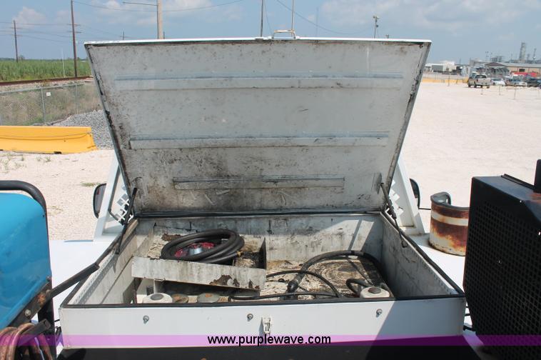 image for item C2797 2006 Ford F350 XL Super Duty service truck