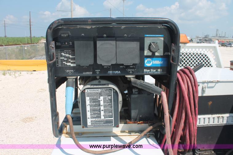 image for item C2797 2006 Ford F350 XL Super Duty service truck