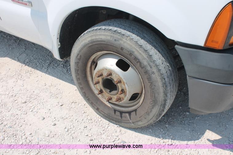 image for item C2797 2006 Ford F350 XL Super Duty service truck