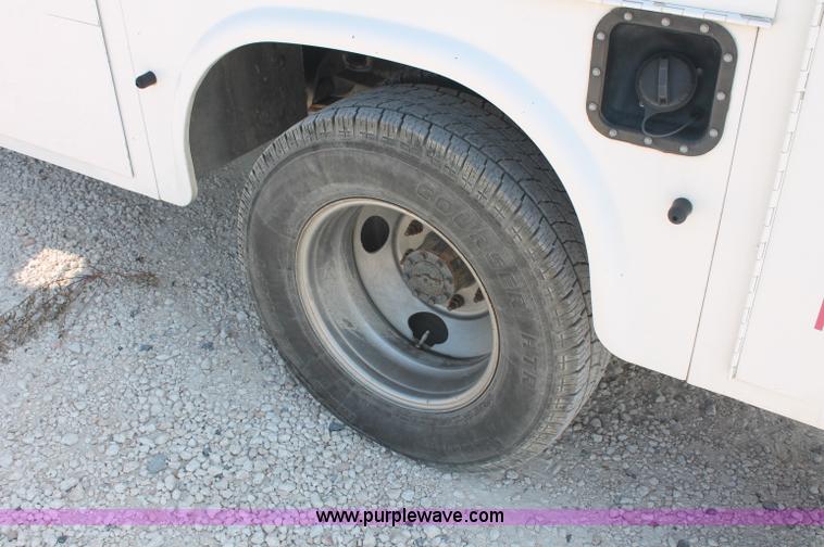 image for item C2797 2006 Ford F350 XL Super Duty service truck