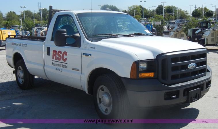 image for item D4627 2007 Ford F250 Super Duty XL pickup truck