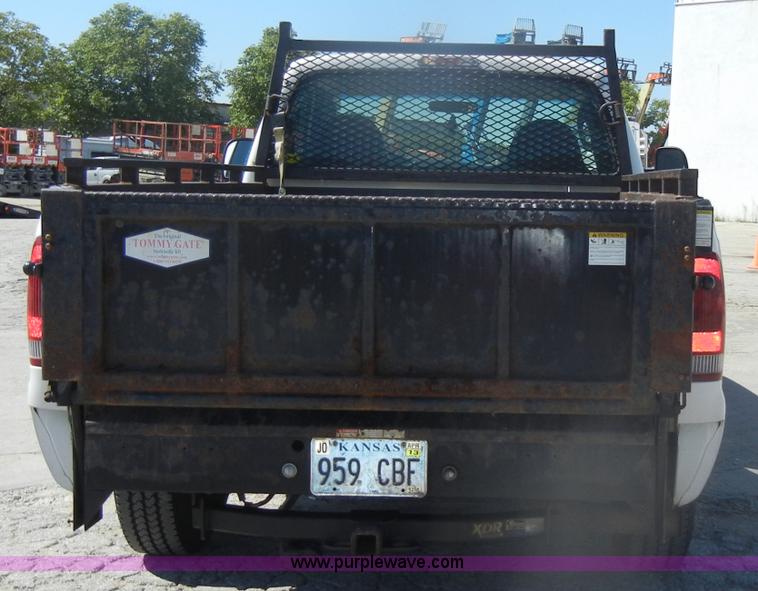 image for item D4627 2007 Ford F250 Super Duty XL pickup truck