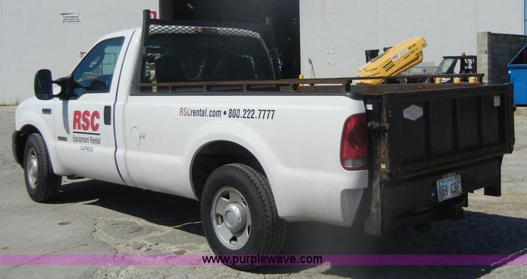image for item D4627 2007 Ford F250 Super Duty XL pickup truck