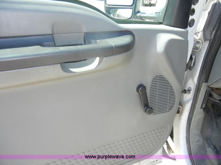 image for item D4627 2007 Ford F250 Super Duty XL pickup truck
