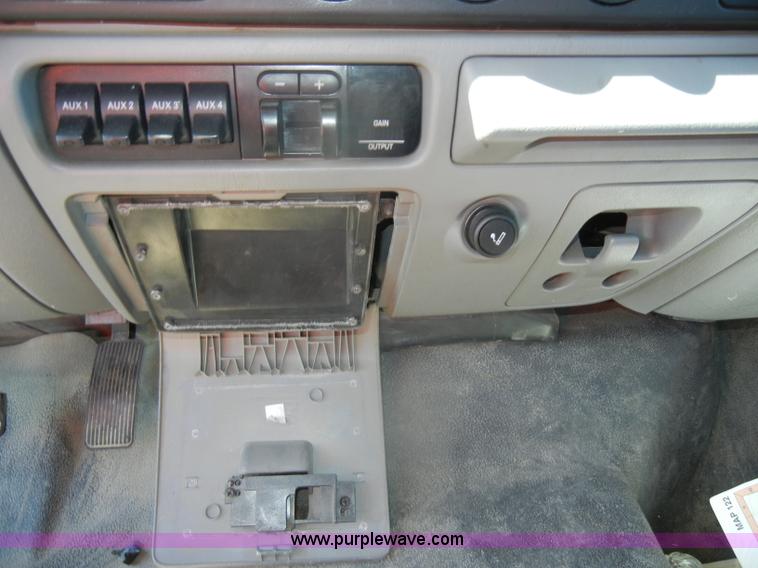 image for item D4627 2007 Ford F250 Super Duty XL pickup truck