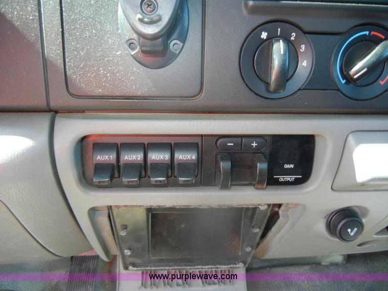 image for item D4627 2007 Ford F250 Super Duty XL pickup truck