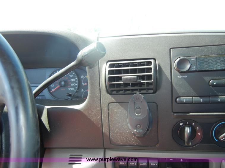 image for item D4627 2007 Ford F250 Super Duty XL pickup truck