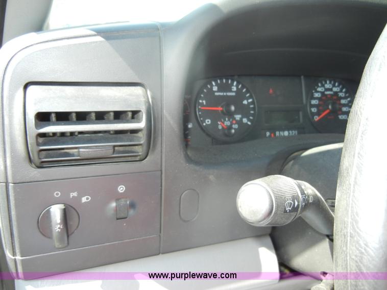image for item D4627 2007 Ford F250 Super Duty XL pickup truck