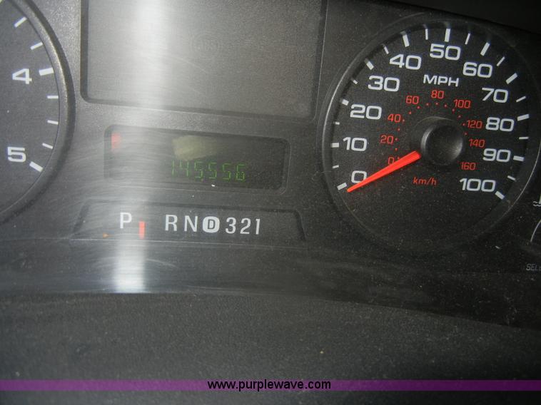 image for item D4627 2007 Ford F250 Super Duty XL pickup truck