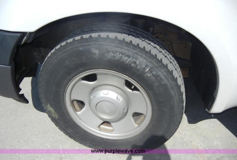 image for item D4627 2007 Ford F250 Super Duty XL pickup truck