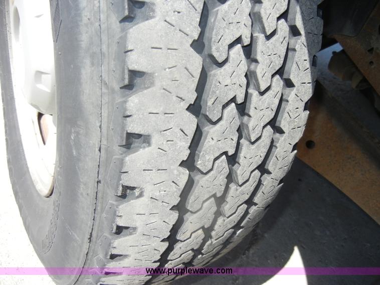 image for item D4627 2007 Ford F250 Super Duty XL pickup truck