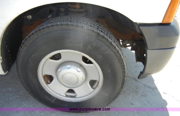 image for item D4627 2007 Ford F250 Super Duty XL pickup truck