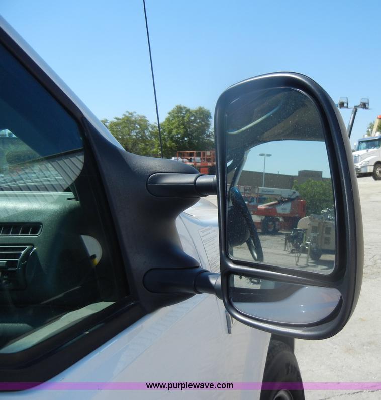 image for item D4627 2007 Ford F250 Super Duty XL pickup truck