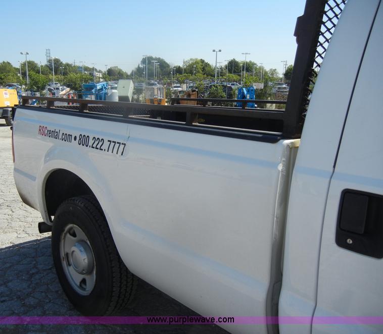 image for item D4627 2007 Ford F250 Super Duty XL pickup truck
