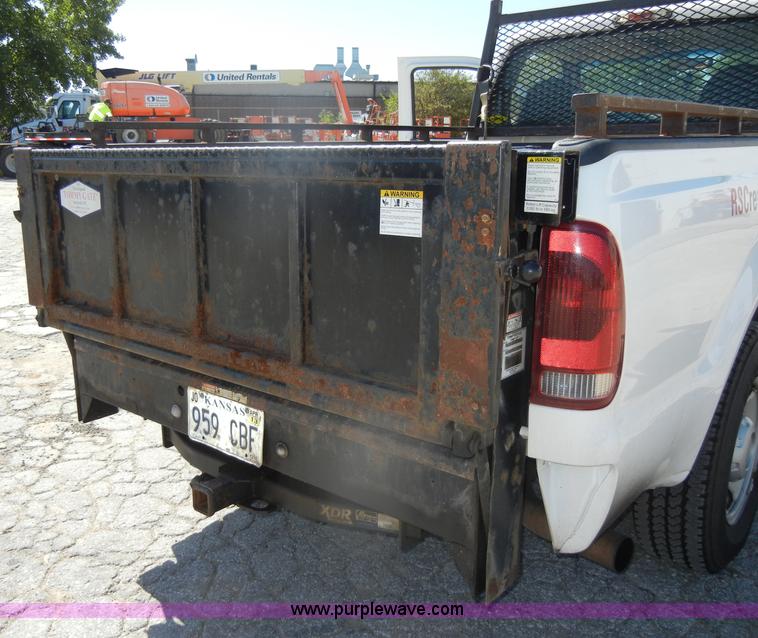 image for item D4627 2007 Ford F250 Super Duty XL pickup truck
