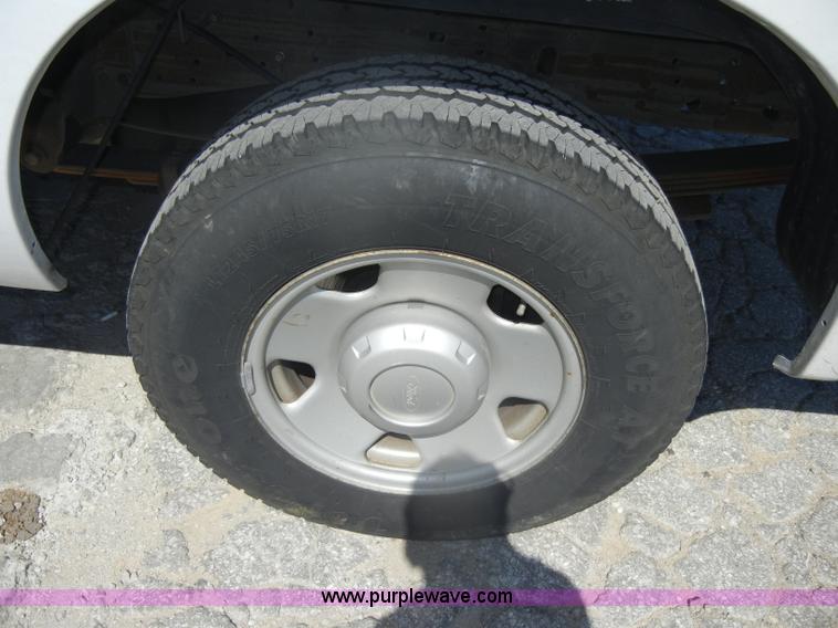 image for item D4627 2007 Ford F250 Super Duty XL pickup truck