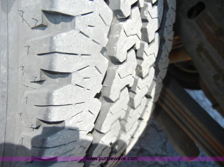 image for item D4627 2007 Ford F250 Super Duty XL pickup truck