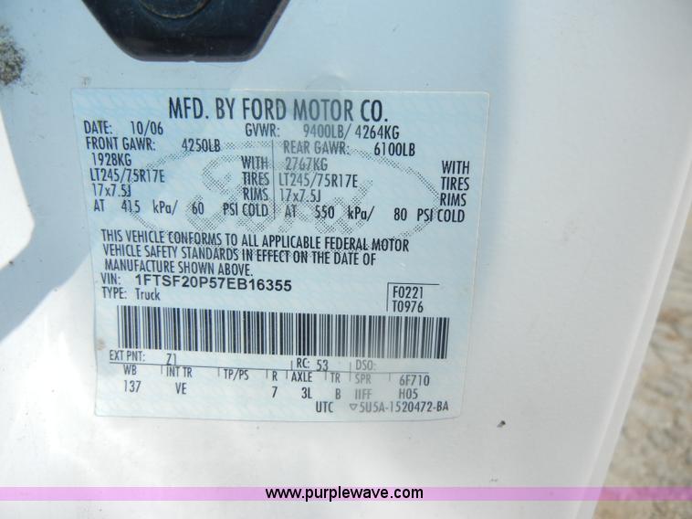 image for item D4627 2007 Ford F250 Super Duty XL pickup truck