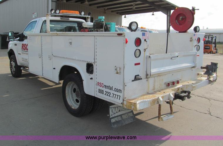 image for item E2066 2004 Ford F550 XL Super Duty service truck