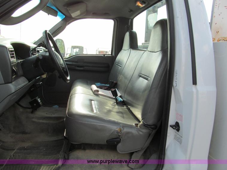 image for item E2066 2004 Ford F550 XL Super Duty service truck