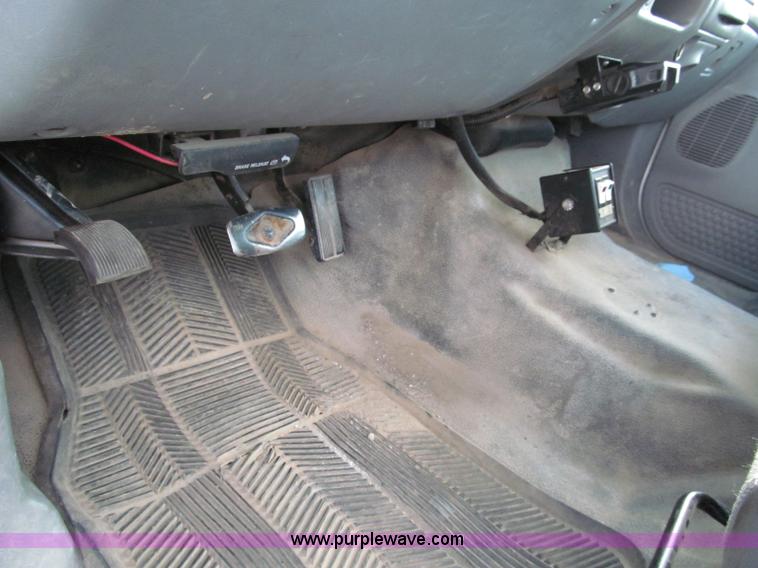 image for item E2066 2004 Ford F550 XL Super Duty service truck