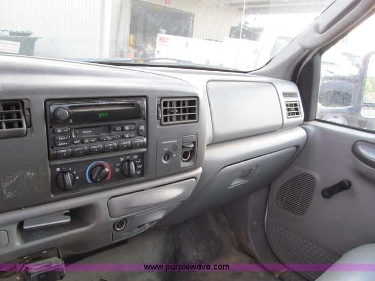 image for item E2066 2004 Ford F550 XL Super Duty service truck
