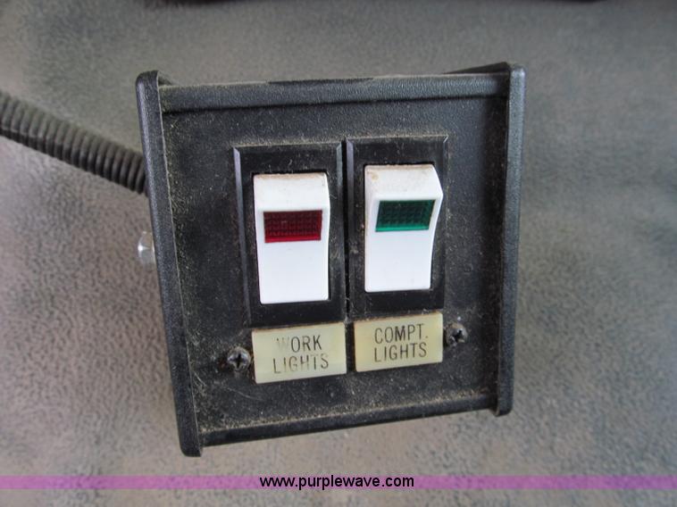 image for item E2066 2004 Ford F550 XL Super Duty service truck