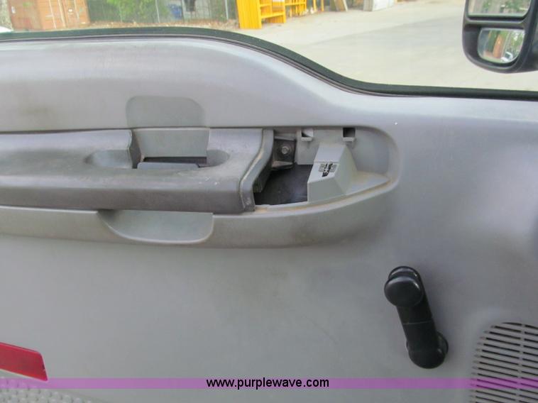 image for item E2066 2004 Ford F550 XL Super Duty service truck