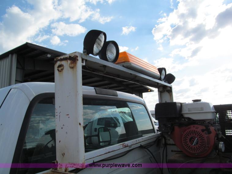 image for item E2066 2004 Ford F550 XL Super Duty service truck