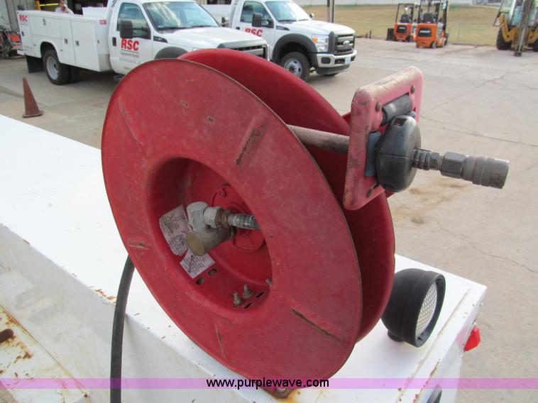 image for item E2066 2004 Ford F550 XL Super Duty service truck