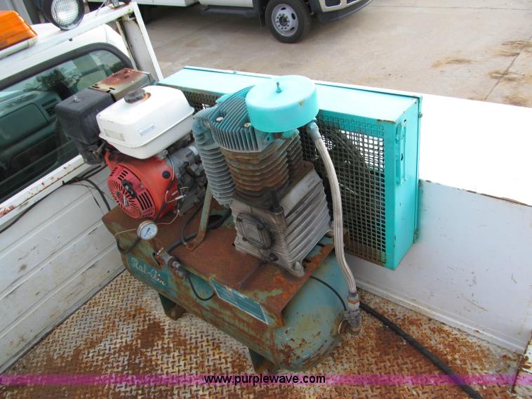 image for item E2066 2004 Ford F550 XL Super Duty service truck