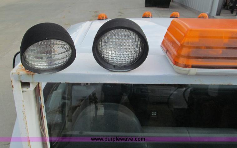 image for item E2066 2004 Ford F550 XL Super Duty service truck