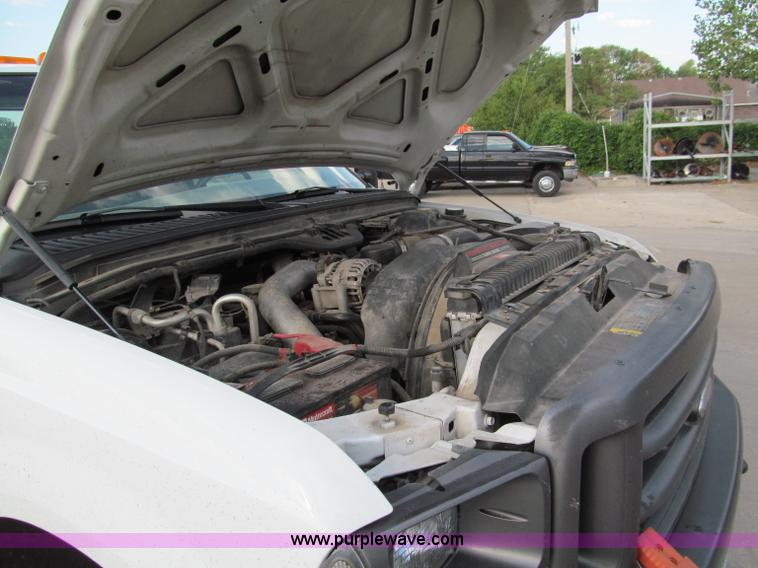 image for item E2066 2004 Ford F550 XL Super Duty service truck