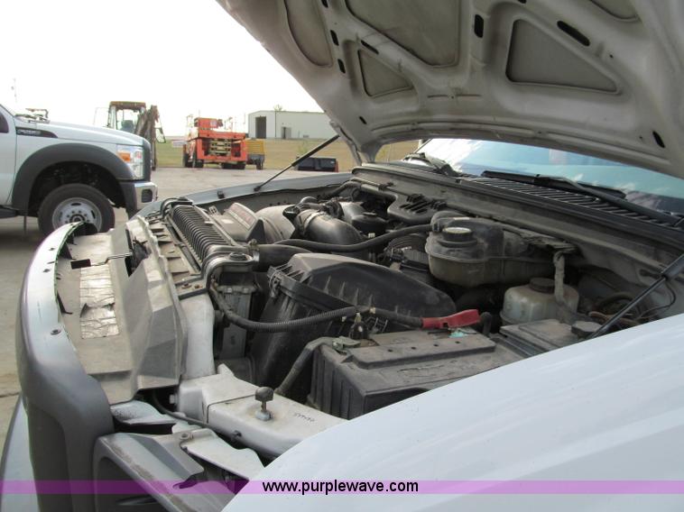 image for item E2066 2004 Ford F550 XL Super Duty service truck